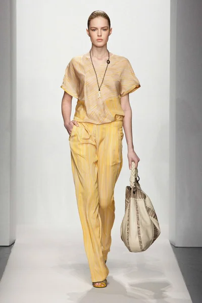 Look 19